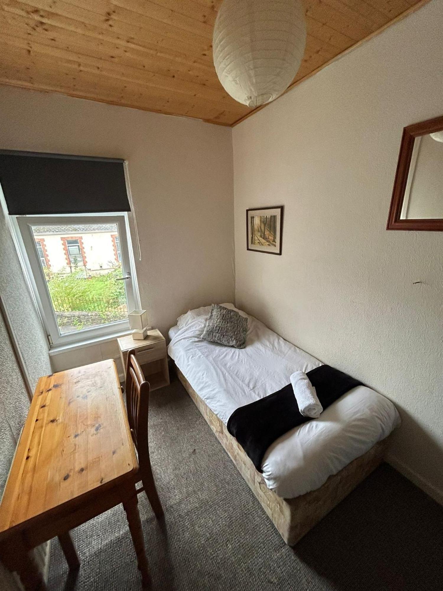 Отель Hill Breeze House Мертир-Тидвилл Экстерьер фото