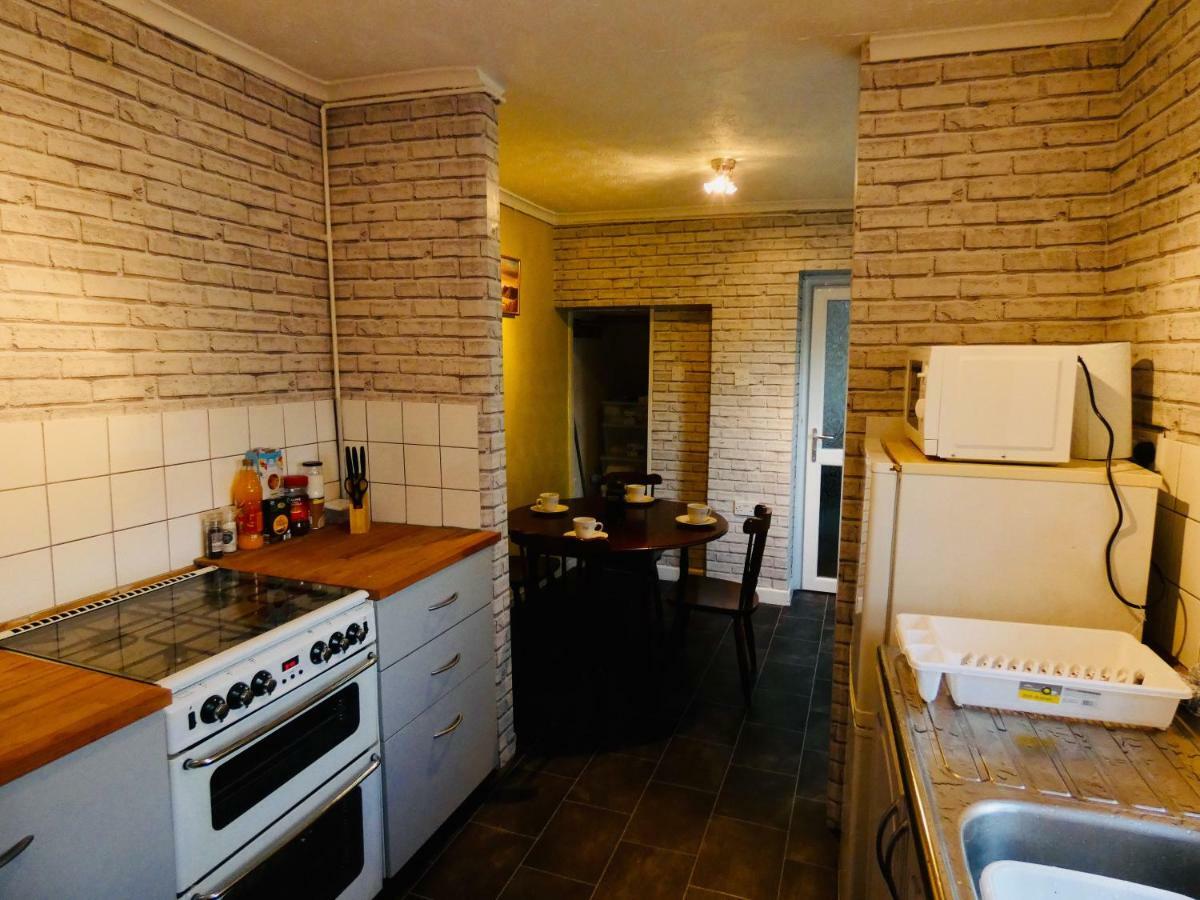 Отель Hill Breeze House Мертир-Тидвилл Экстерьер фото