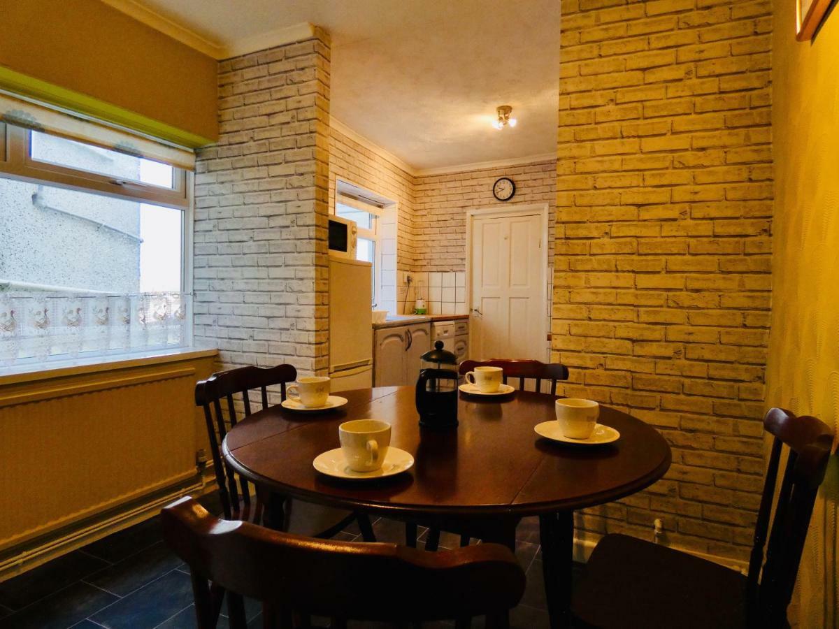 Отель Hill Breeze House Мертир-Тидвилл Экстерьер фото